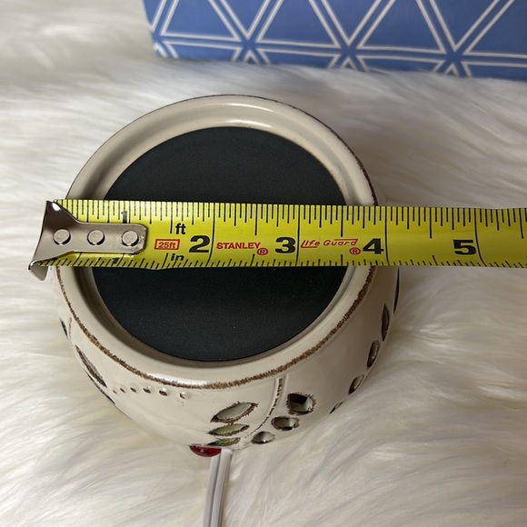 Yankee Candle Electric Leaf and Berry Tart or Candle Warmer Ivory with light - Picture 10 of 11